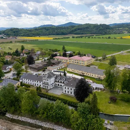Aparthotel červený Dvůr - A Privátní Wellness Rapotín